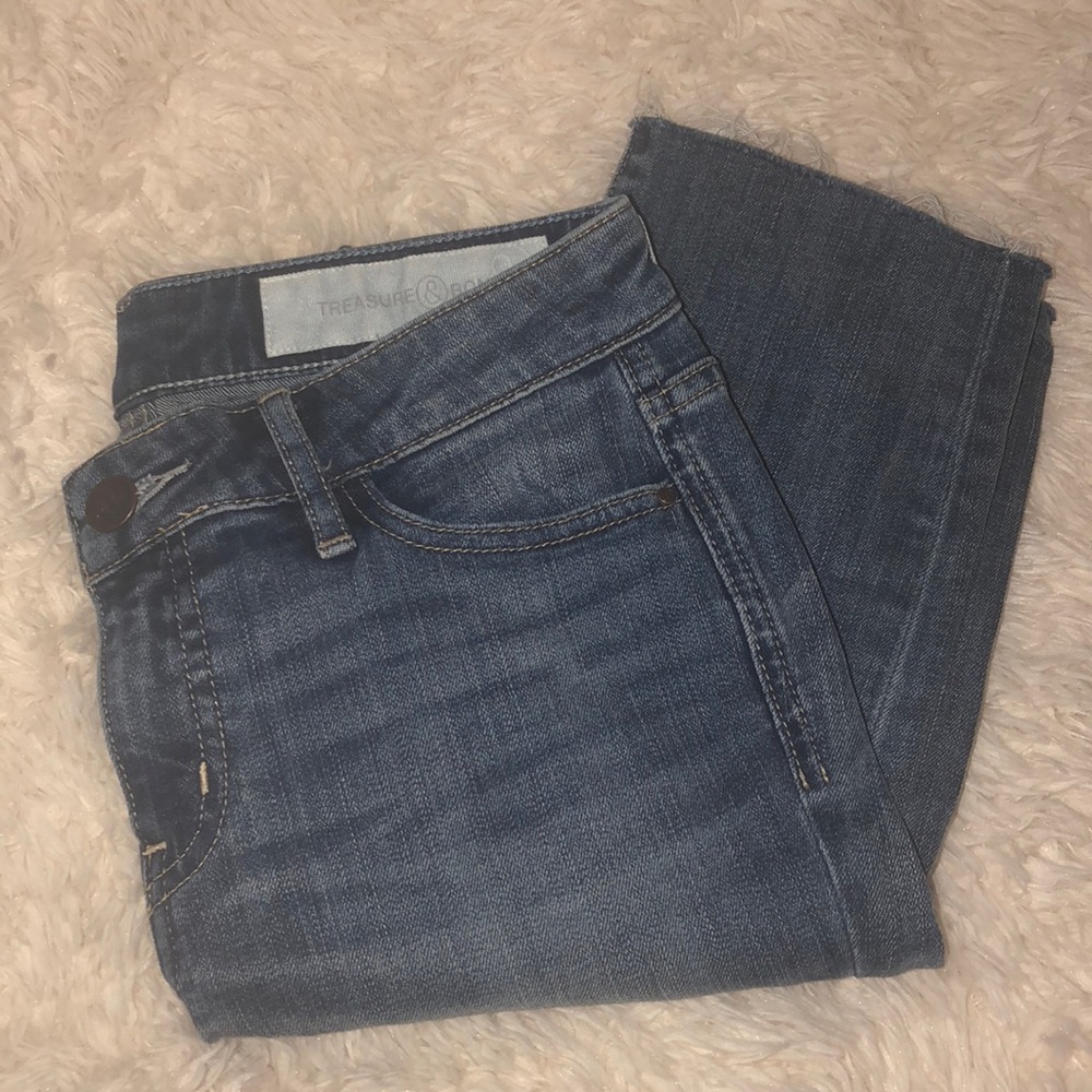 Distressed Straight Leg jean